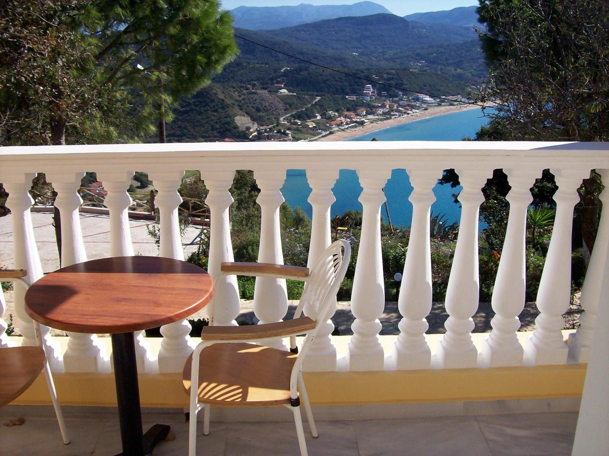 Zeus Throne II Aparthotel Afión Exterior foto